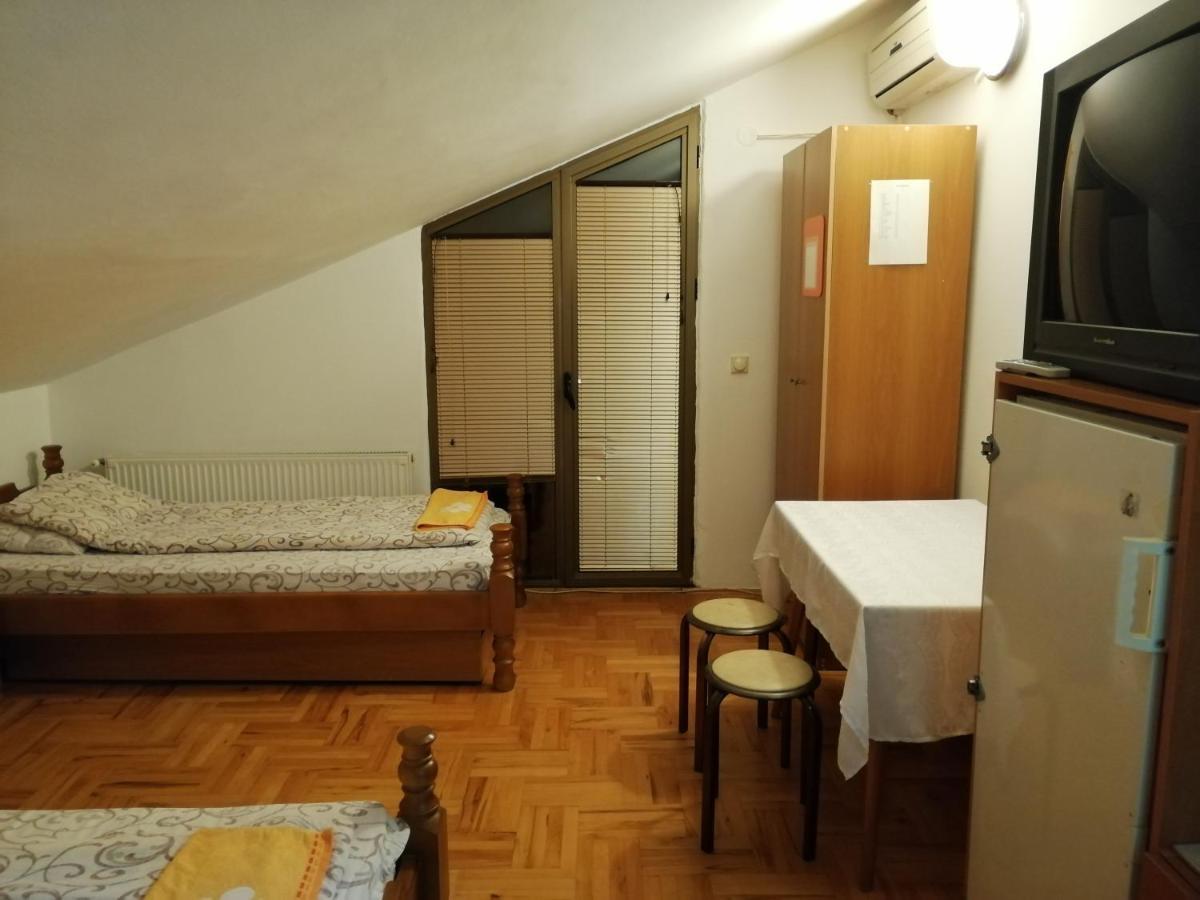 Pansion Velickovic Apartment Niska Banja Bagian luar foto